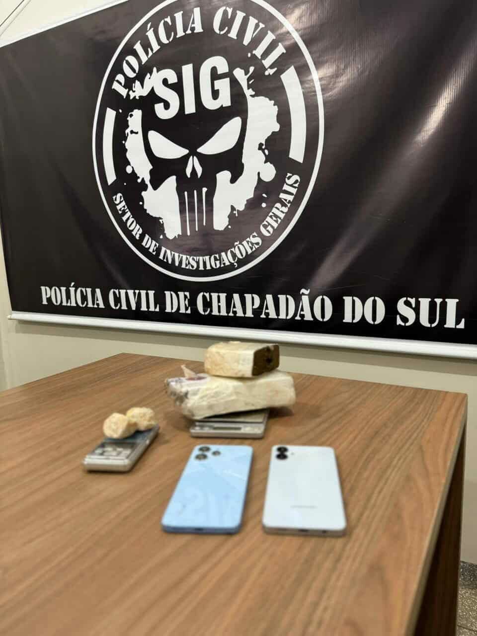 Imagem de compartilhamento para o artigo Homens tentam se desfazer de drogas, mas são descobertos pela polícia e encaminhados para delegacia de Chapadão do Sul  da MS Todo dia